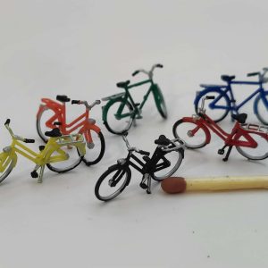 3 cykler skala 1/87 (H0) til modeljernbane. Modeltog, landskab, diorama, modelhobby