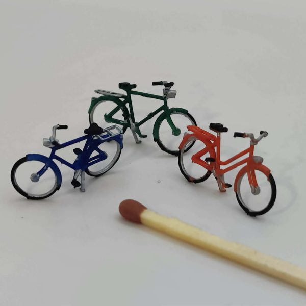 3 cykler skala 1/87 (H0) til modeljernbane. Modeltog, landskab, diorama, modelhobby