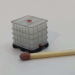 IBC vandtank i skala 1/87 H0 til modeljernbane. Modeltog, diorama, landskab, modehobby