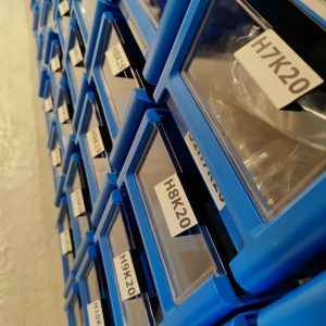 Etiketholder beslag, 58 mm bred, kompatibel med AUER ES 214 frontlåger